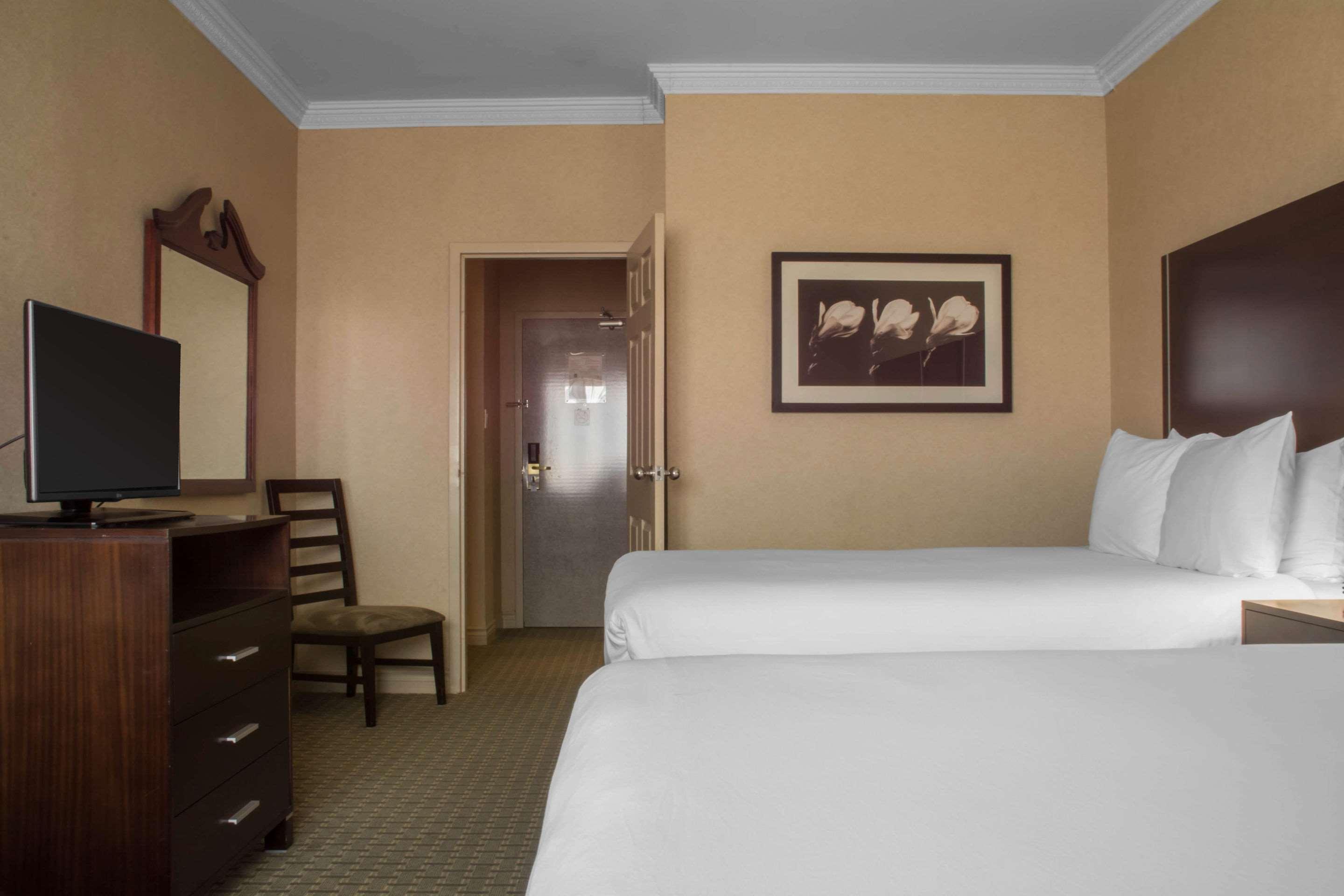 Towneplace Suites By Marriott Toronto Oakville Bagian luar foto