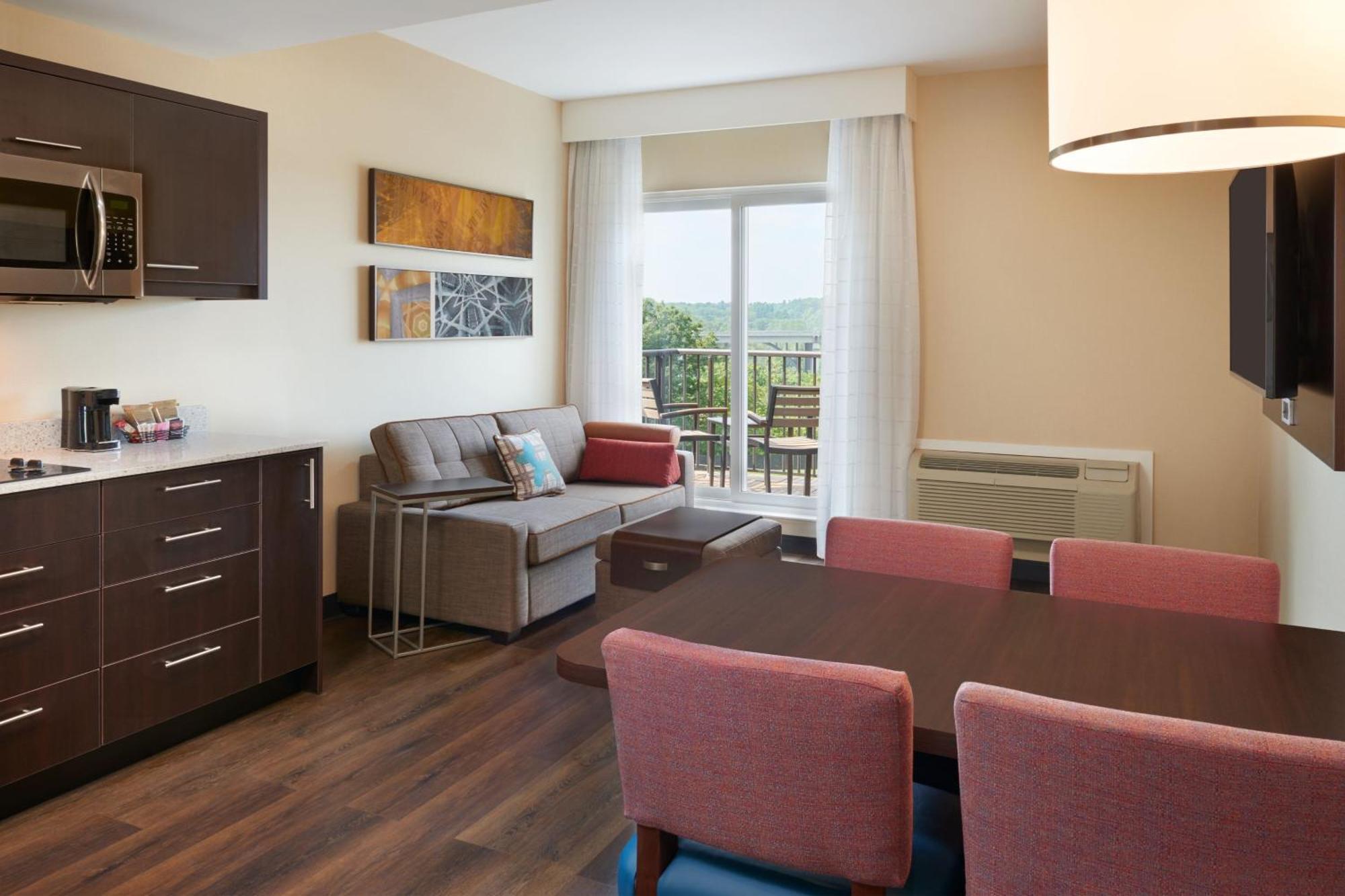 Towneplace Suites By Marriott Toronto Oakville Bagian luar foto