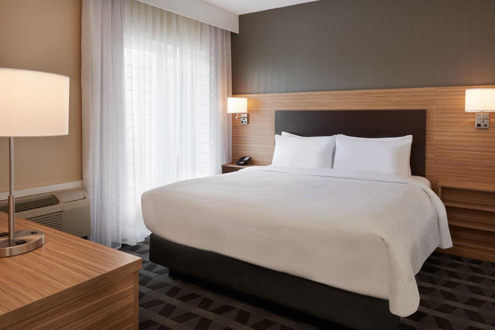 Towneplace Suites By Marriott Toronto Oakville Bagian luar foto