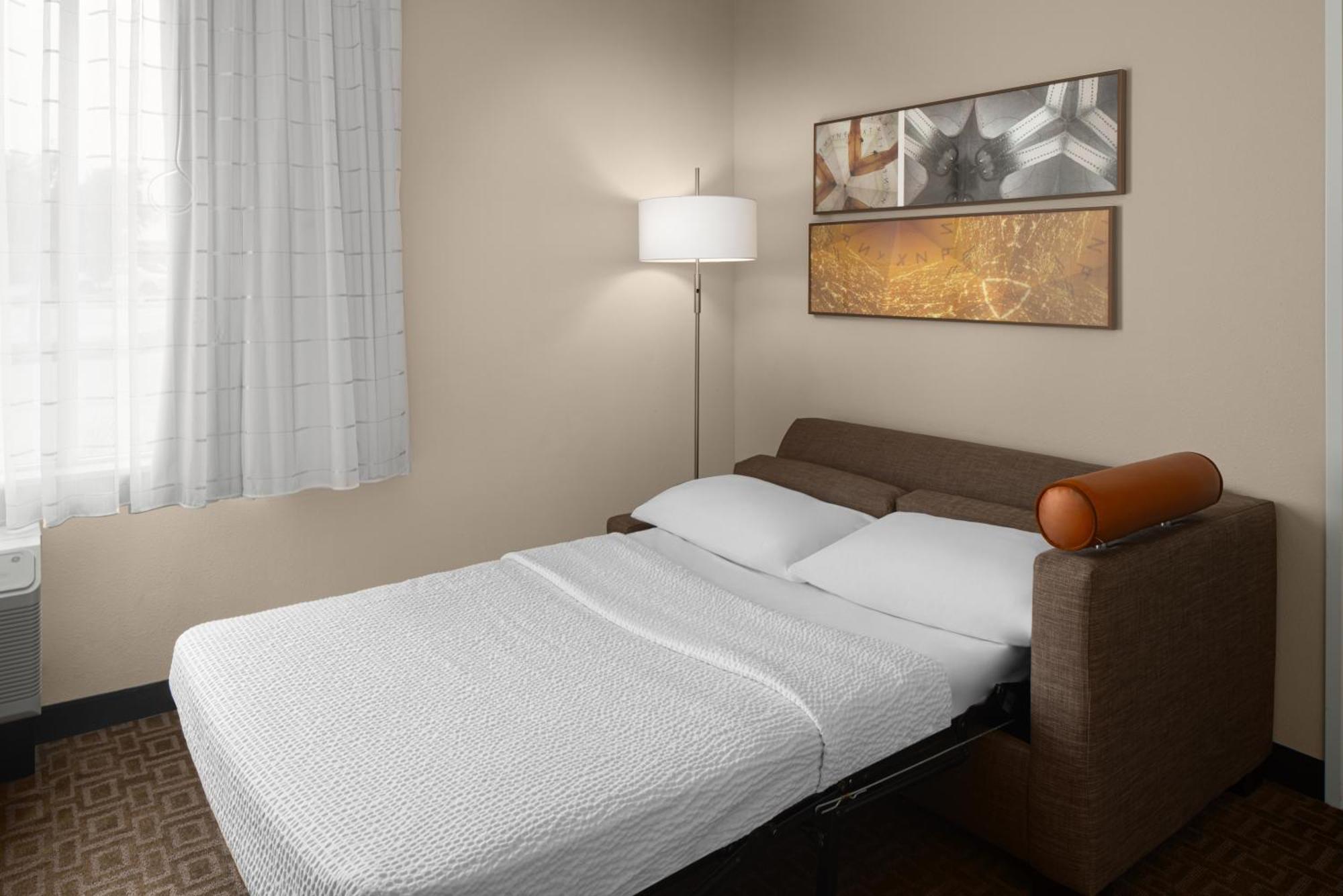 Towneplace Suites By Marriott Toronto Oakville Bagian luar foto